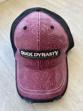 Duck Dynasty A&E Official Cap Burgundy Black Paisley Distressed Hat Vintage EUC